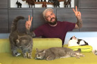 Cooper mit seiner 4 beinigen Familie und einem der beiden besten Dösenöffnern !!